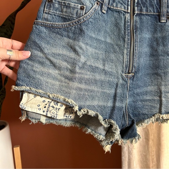 Free People Sunkissed Denim Short Overalls Zip Front Jean Shortalls NEW Size 8 - Picture 3 of 9